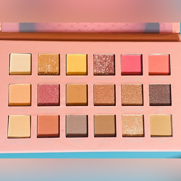 New Nude colorful makeup pallete - Picture 3 of 5